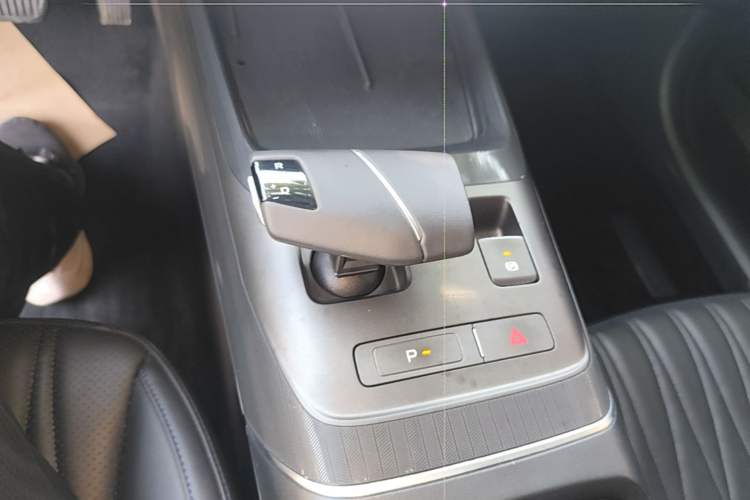 Used CHANGAN Eado DD 2023 Blue Whale NE 1.5T GDI DCT Navigation Model Gear Lever