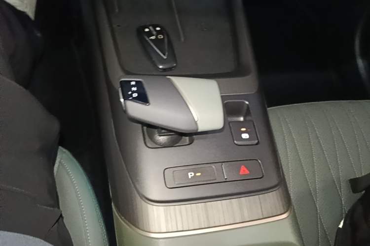 Used CHANGAN Eado DD 2023 Blue Whale NE 1.5T GDI DCT Flagship Model Gear Lever
