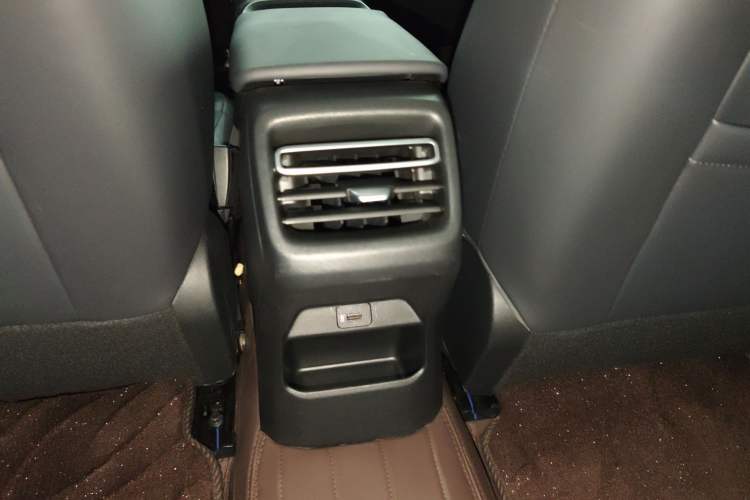Used CHANGAN Eado DD 2023 Blue Whale NE 1.5T GDI DCT Navigation Model Interior 3