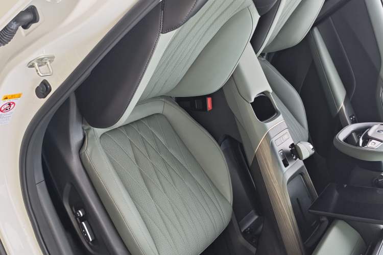 Used CHANGAN Eado DD 2023 Blue Whale NE 1.5T GDI DCT Flagship Model Interior 4