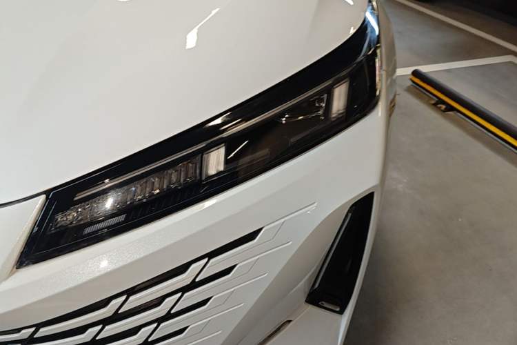 Used CHANGAN Eado DD 2023 Blue Whale NE 1.5T GDI DCT Navigation Model Left Front Headlight