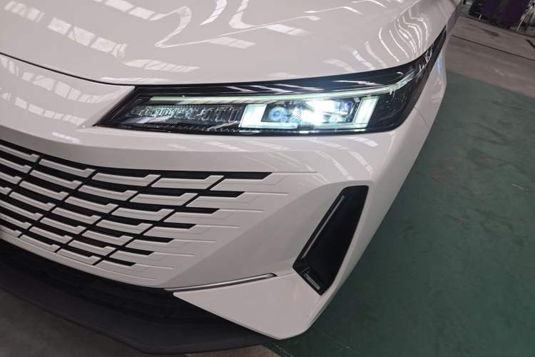 Used CHANGAN Eado DD 2023 Blue Whale NE 1.5T GDI DCT Luxury Edition Left Front Headlight