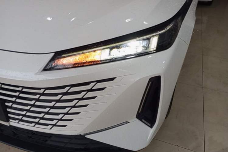 Used CHANGAN Eado DD 2023 Blue Whale NE 1.5T GDI DCT Navigation Model Left Front Headlight