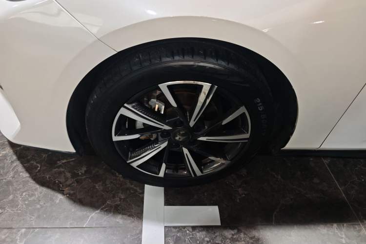 Used CHANGAN Eado DD 2023 Blue Whale NE 1.5T GDI DCT Navigation Model Left Front Wheel Hub