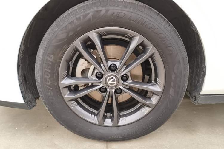 Used CHANGAN Eado DD 2023 Blue Whale NE 1.5T GDI DCT Luxury Edition Left Front Wheel Hub