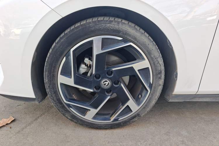 Used CHANGAN Eado DD 2023 Blue Whale NE 1.5T GDI DCT Flagship Model Left Front Wheel Hub