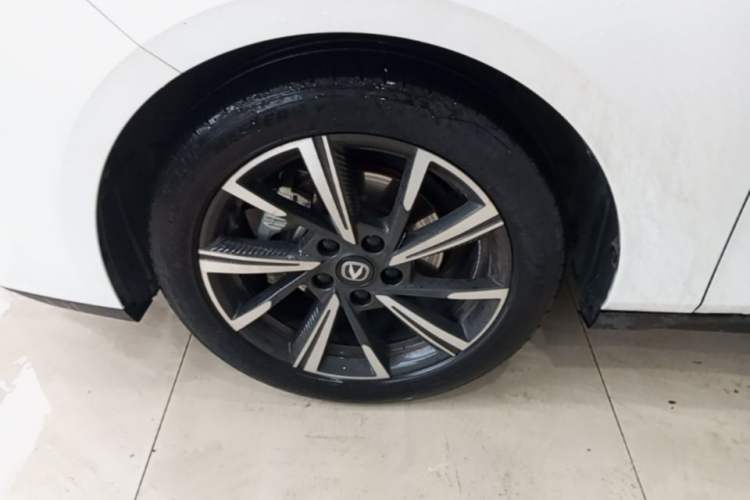Used CHANGAN Eado DD 2023 Blue Whale NE 1.5T GDI DCT Navigation Model Left Front Wheel Hub