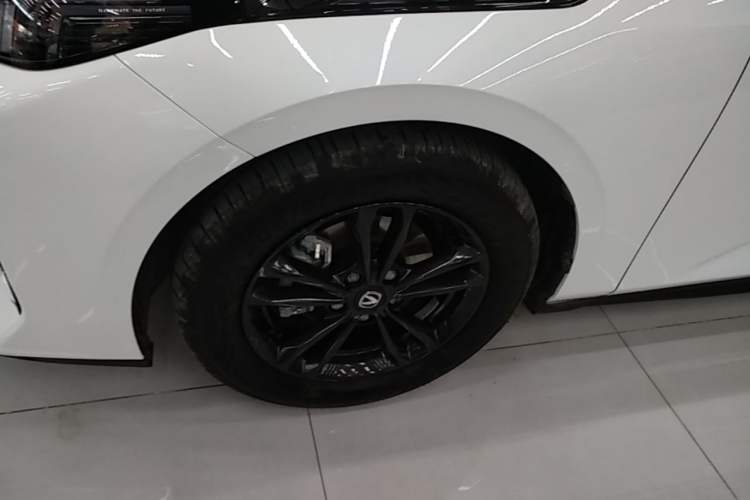 Used CHANGAN Eado DD 2023 Blue Whale NE 1.5T GDI DCT Luxury Edition Left Front Wheel Hub