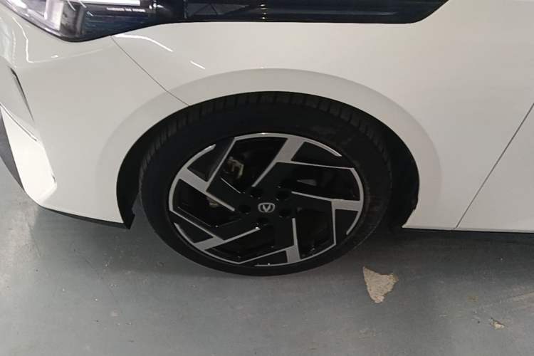 Used CHANGAN Eado DD 2023 Blue Whale NE 1.5T GDI DCT Flagship Model Left Front Wheel Hub