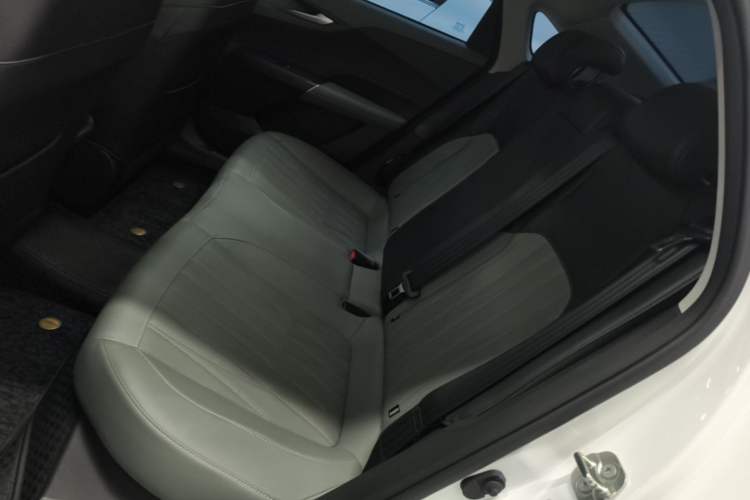 Used CHANGAN Eado DD 2023 Blue Whale NE 1.5T GDI DCT Navigation Model Left Rear Seat