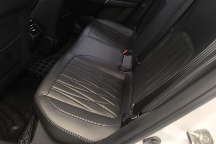 Used CHANGAN Eado DD 2023 Blue Whale NE 1.5T GDI DCT Navigation Model Left Rear Seat