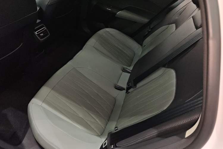 Used CHANGAN Eado DD 2023 Blue Whale NE 1.5T GDI DCT Navigation Model Left Rear Seat