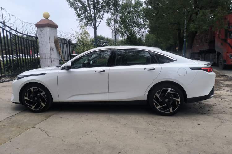 Used CHANGAN Eado DD 2023 Blue Whale NE 1.5T GDI DCT Flagship Model Left Side