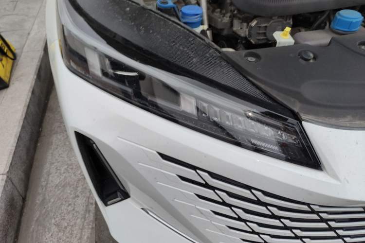 Used CHANGAN Eado DD 2023 Blue Whale NE 1.5T GDI DCT Navigation Model Right Front Headlight