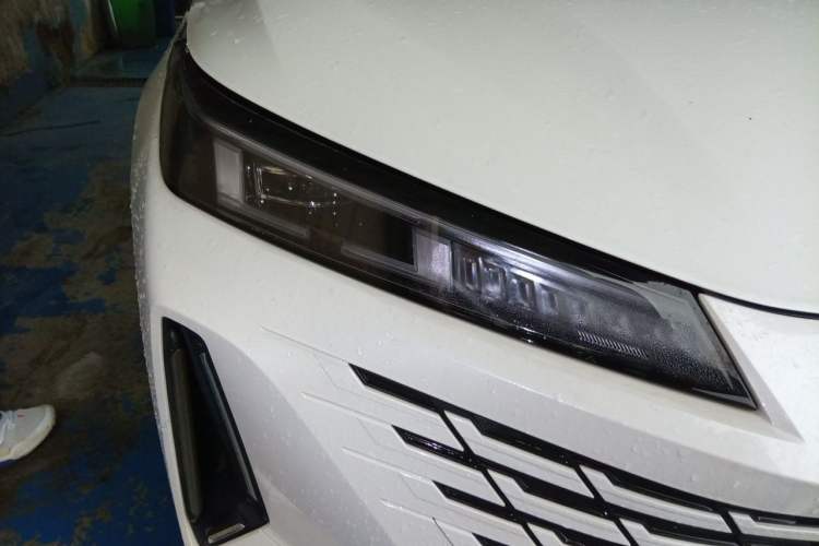 Used CHANGAN Eado DD 2023 Blue Whale NE 1.5T GDI DCT Navigation Model Right Front Headlight