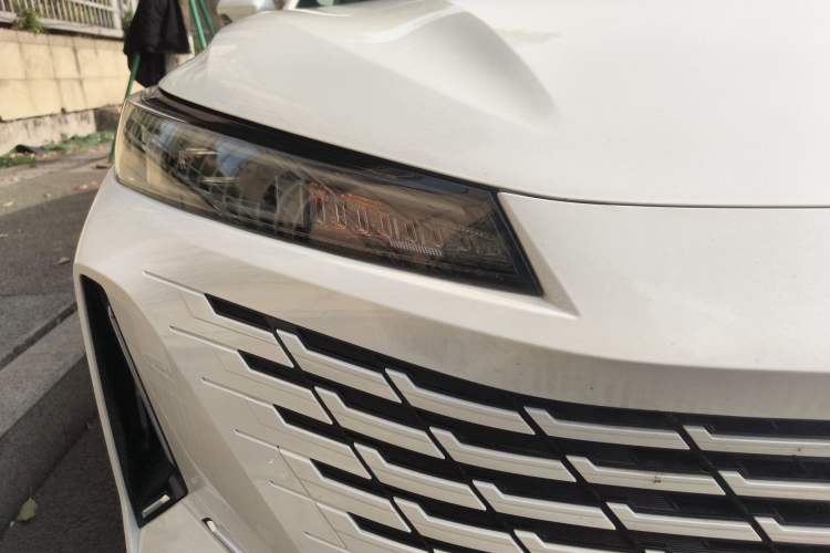 Used CHANGAN Eado DD 2023 Blue Whale NE 1.5T GDI DCT Navigation Model Right Front Headlight