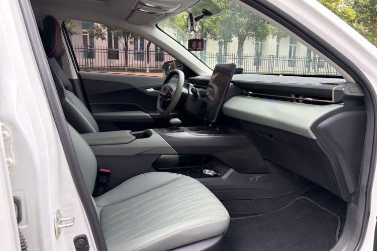 Used CHANGAN Eado DD 2023 Blue Whale NE 1.5T GDI DCT Navigation Model Right Front Seat