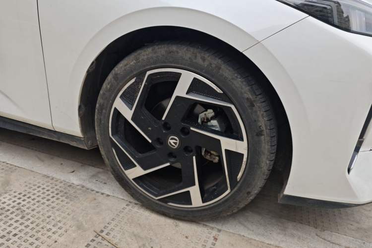 Used CHANGAN Eado DD 2023 Blue Whale NE 1.5T GDI DCT Flagship Model Right Front Wheel Hub