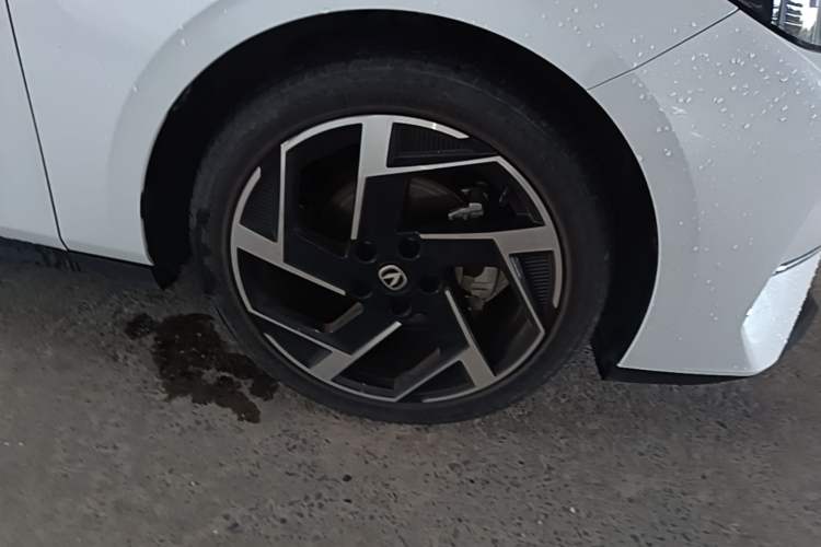 Used CHANGAN Eado DD 2023 Blue Whale NE 1.5T GDI DCT Flagship Model Right Front Wheel Hub