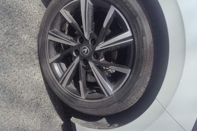 Used CHANGAN Eado DD 2023 Blue Whale NE 1.5T GDI DCT Navigation Model Right Front Wheel Hub