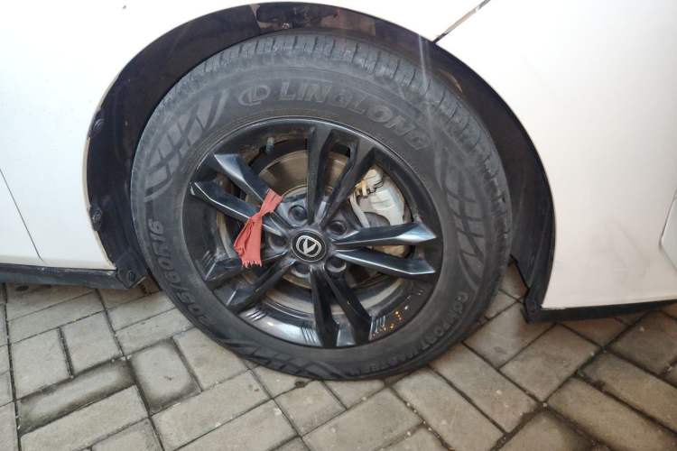 Used CHANGAN Eado DD 2023 Blue Whale NE 1.5T GDI DCT Luxury Edition Right Front Wheel Hub