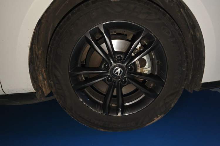 Used CHANGAN Eado DD 2023 Blue Whale NE 1.5T GDI DCT Luxury Edition Right Front Wheel Hub
