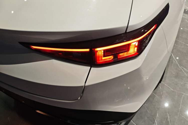 Used CHANGAN Eado DD 2023 Blue Whale NE 1.5T GDI DCT Prestige Model Right Rear Taillight