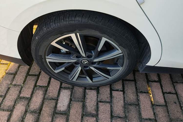 Used CHANGAN Eado DD 2023 Blue Whale NE 1.5T GDI DCT Navigation Model Right Rear Wheel Hub