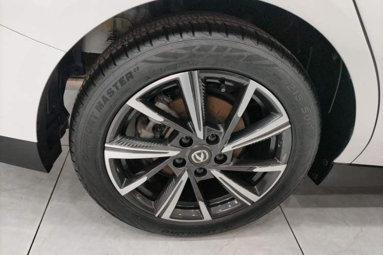 Used CHANGAN Eado DD 2023 Blue Whale NE 1.5T GDI DCT Navigation Model Right Rear Wheel Hub