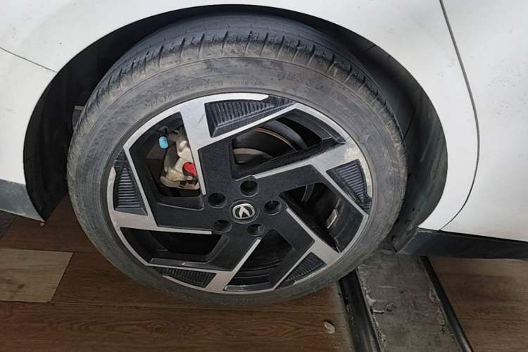 Used CHANGAN Eado DD 2023 Blue Whale NE 1.5T GDI DCT Flagship Model Right Rear Wheel Hub