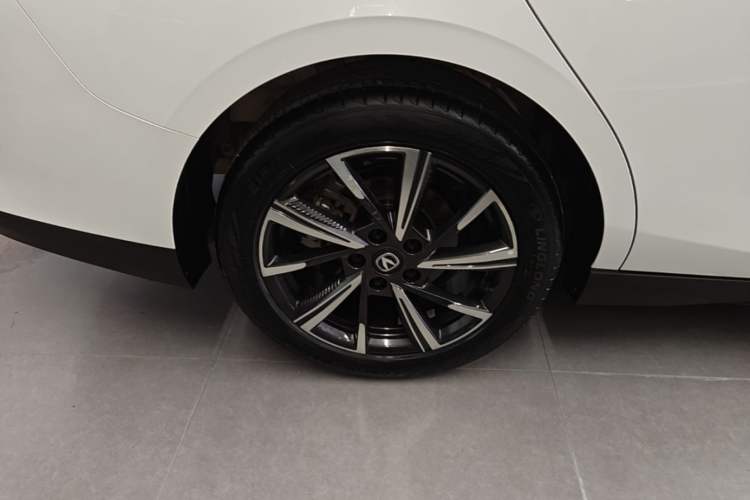 Used CHANGAN Eado DD 2023 Blue Whale NE 1.5T GDI DCT Navigation Model Right Rear Wheel Hub