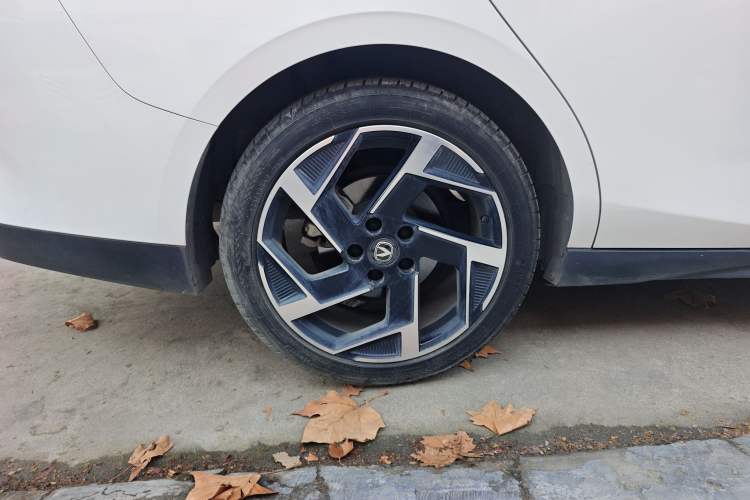 Used CHANGAN Eado DD 2023 Blue Whale NE 1.5T GDI DCT Flagship Model Right Rear Wheel Hub