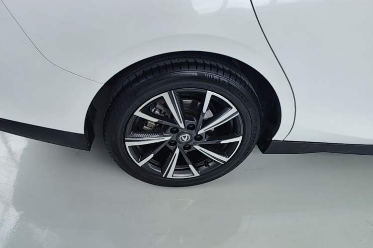 Used CHANGAN Eado DD 2023 Blue Whale NE 1.5T GDI DCT Navigation Model Right Rear Wheel Hub