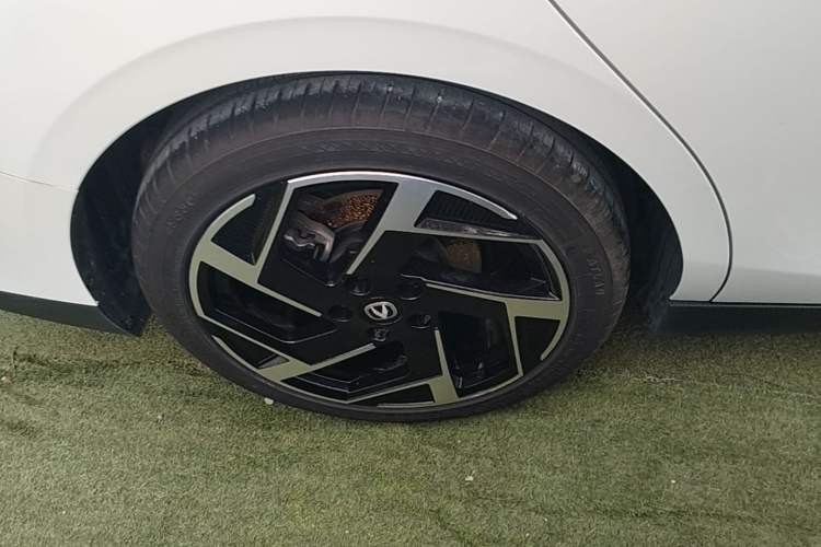Used CHANGAN Eado DD 2023 Blue Whale NE 1.5T GDI DCT Flagship Model Right Rear Wheel Hub