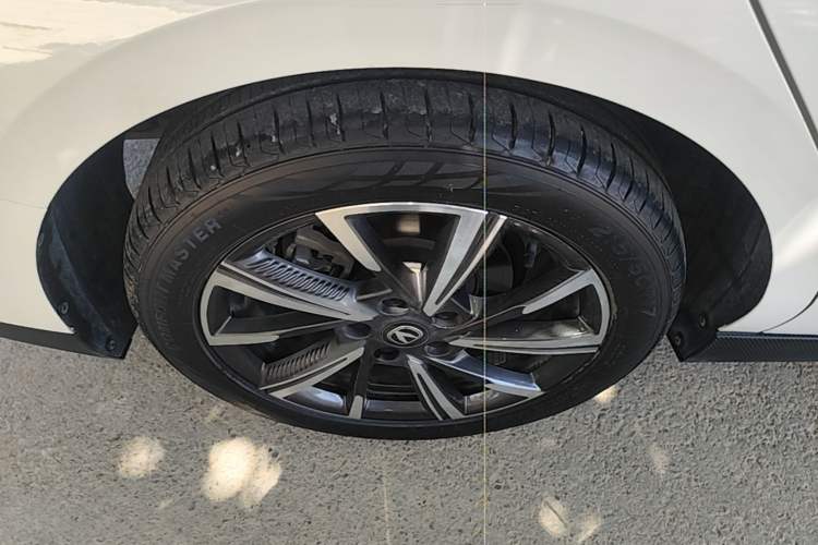 Used CHANGAN Eado DD 2023 Blue Whale NE 1.5T GDI DCT Navigation Model Right Rear Wheel Hub