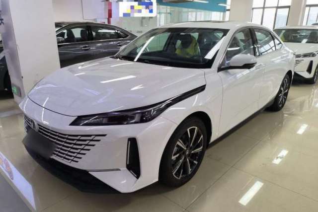Ojetý CHANGAN Eado DD 2023 Blue Whale NE 1.5T GDI DCT Navigation Model