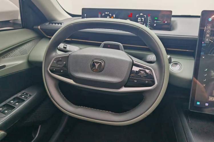 Used CHANGAN Eado DD 2023 Blue Whale NE 1.5T GDI DCT Navigation Model Steering Wheel