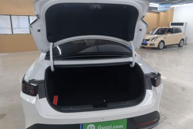 Used CHANGAN Eado DD 2023 Blue Whale NE 1.5T GDI DCT Luxury Edition Trunk