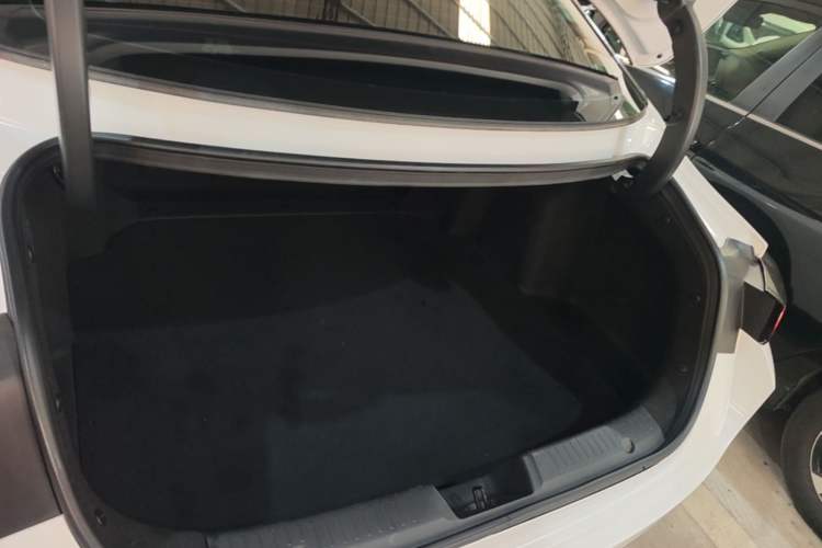 Used CHANGAN Eado DD 2023 Blue Whale NE 1.5T GDI DCT Navigation Model Trunk