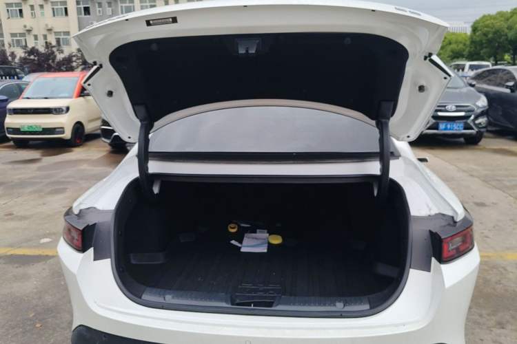 Used CHANGAN Eado DD 2023 Blue Whale NE 1.5T GDI DCT Navigation Model Trunk