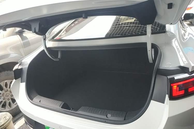 Used CHANGAN Eado DD 2023 Blue Whale NE 1.5T GDI DCT Luxury Edition Trunk