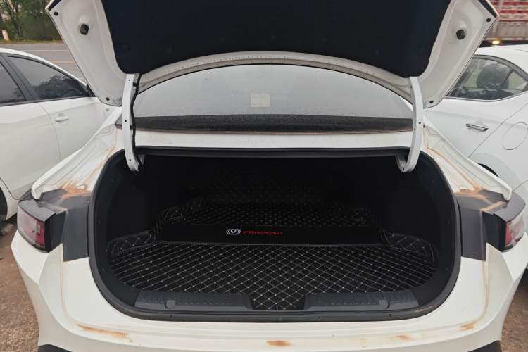 Used CHANGAN Eado DD 2023 Blue Whale NE 1.5T GDI DCT Luxury Edition Trunk