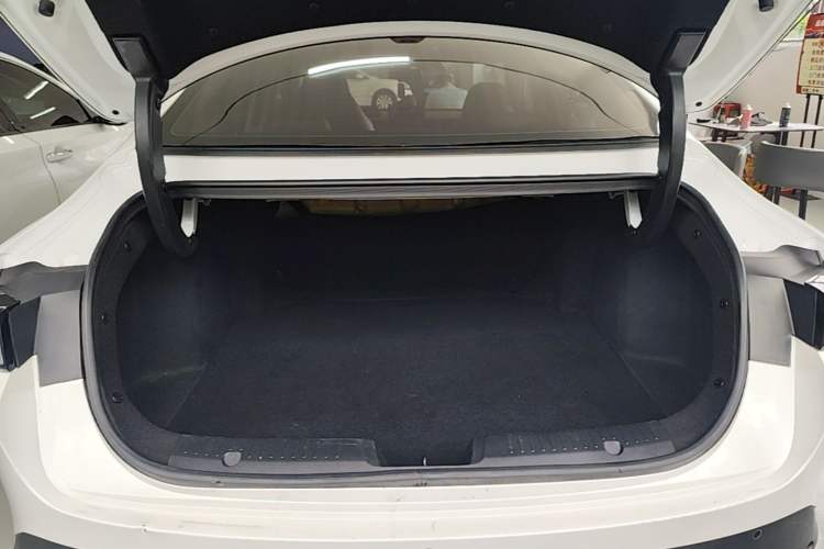Used CHANGAN Eado DD 2023 Blue Whale NE 1.5T GDI DCT Navigation Model Trunk