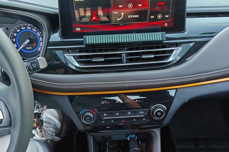 Used CHANGAN Eado DT 2019 1.6L Manual Comfort Model China VI Standard Audio And AC Panel