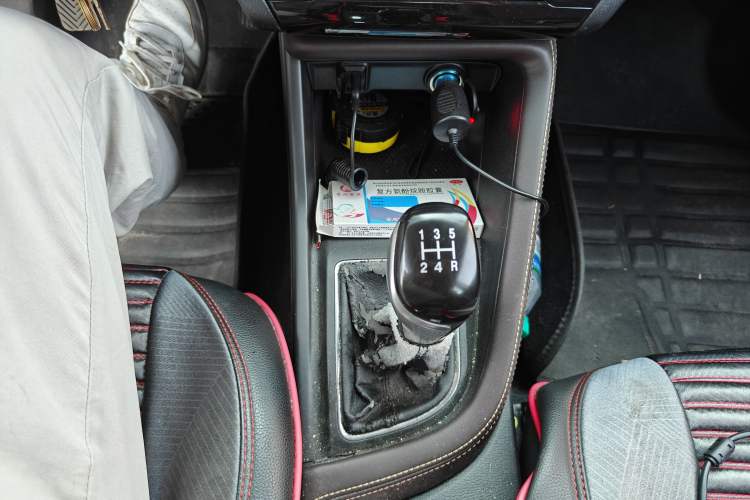Used CHANGAN Eado DT 2019 1.6L Manual Comfort Model China VI Standard Gear Lever