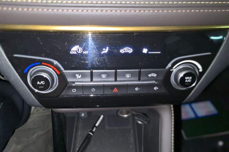 Used CHANGAN Eado DT 2018 1.6L Manual Smart Enjoyment Model Audio And AC Panel