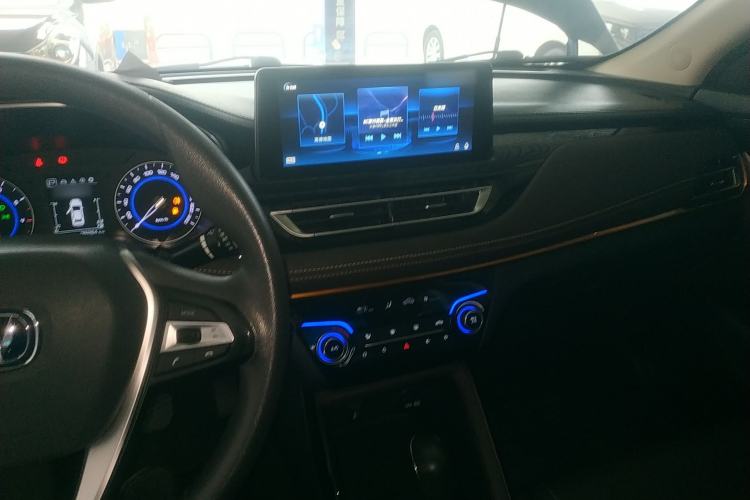 Used CHANGAN Eado DT 2018 1.6L Automatic Smart Enjoyment Model Center Console