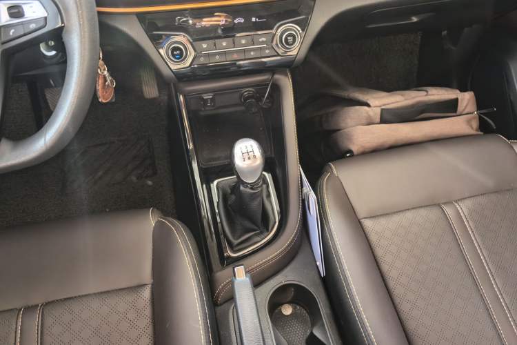 Used CHANGAN Eado DT 2018 1.6L Manual Smart Enjoyment Model Gear Lever