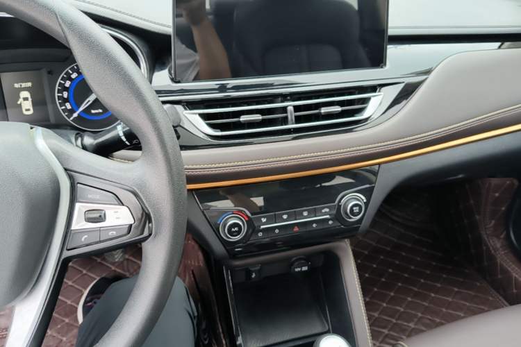 Used CHANGAN Eado DT 2018 1.6L Manual Smart Enjoyment Model Audio And AC Panel