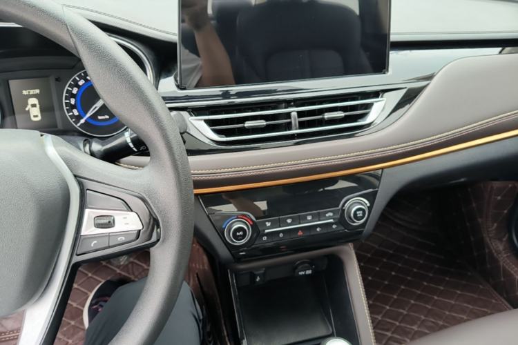 Used CHANGAN Eado DT 2018 1.6L Manual Smart Enjoyment Model Center Console
